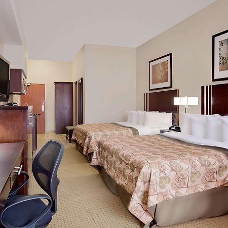 Ramada By Wyndham Lac La Biche Eksteriør billede
