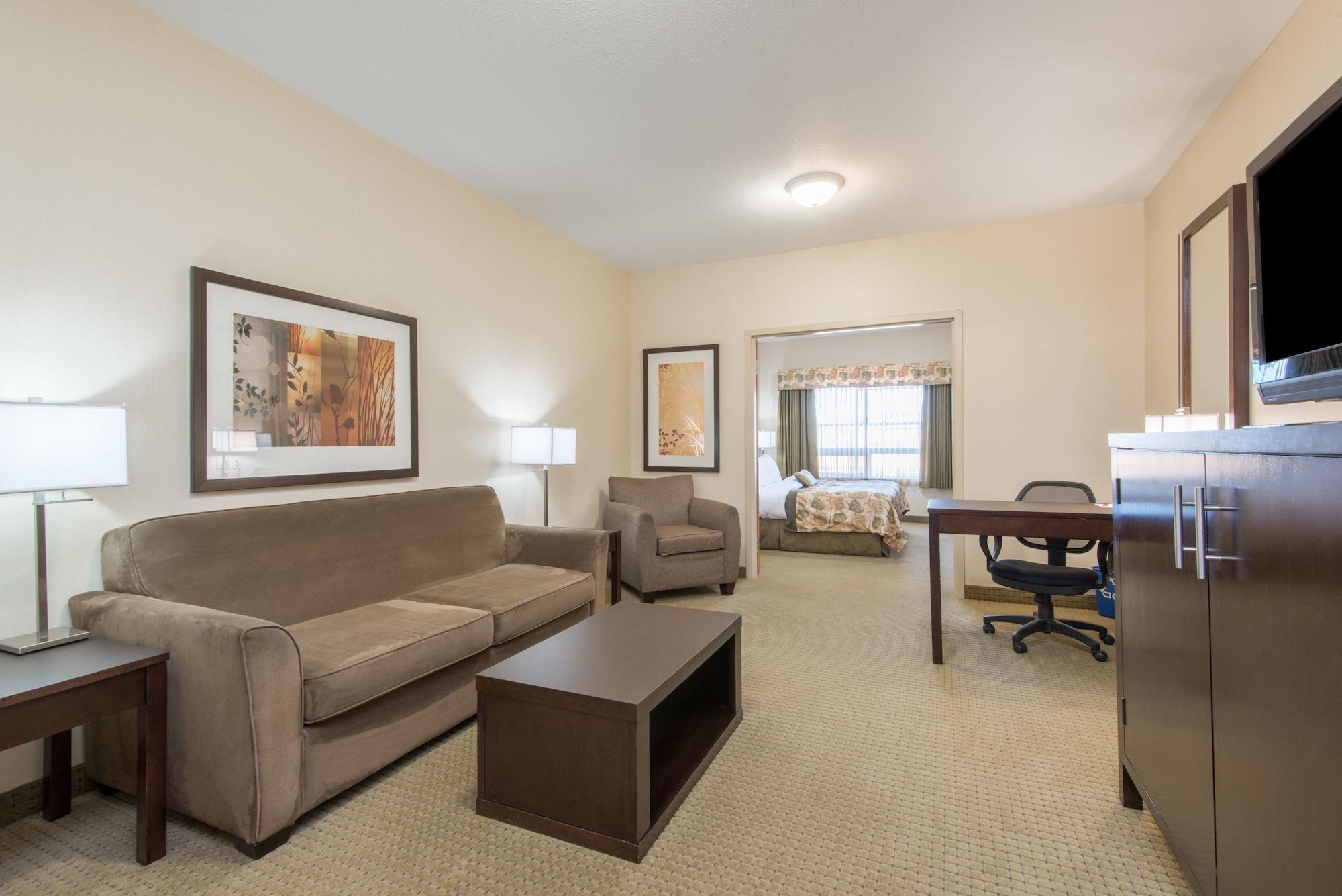 Ramada By Wyndham Lac La Biche Eksteriør billede