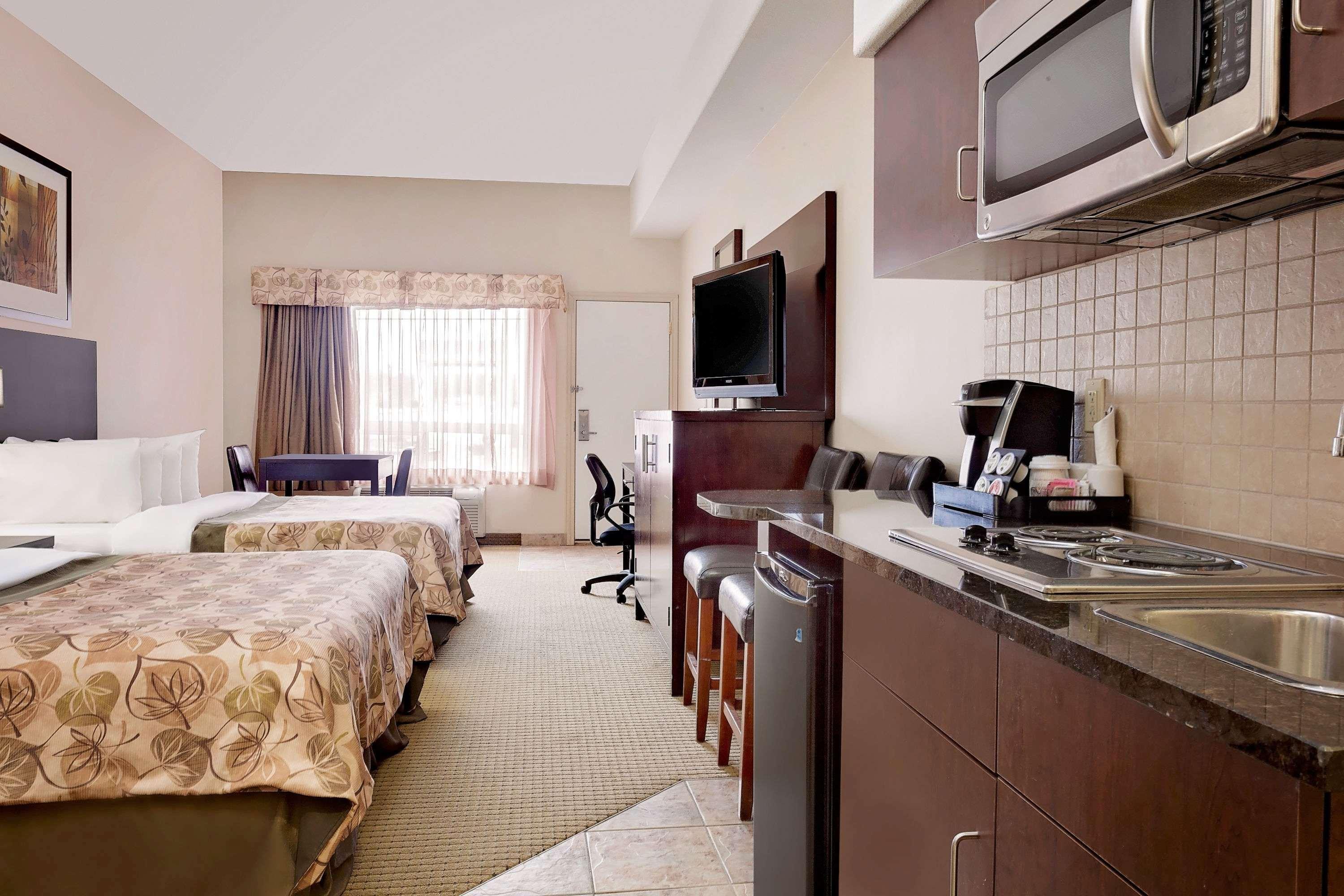 Ramada By Wyndham Lac La Biche Eksteriør billede