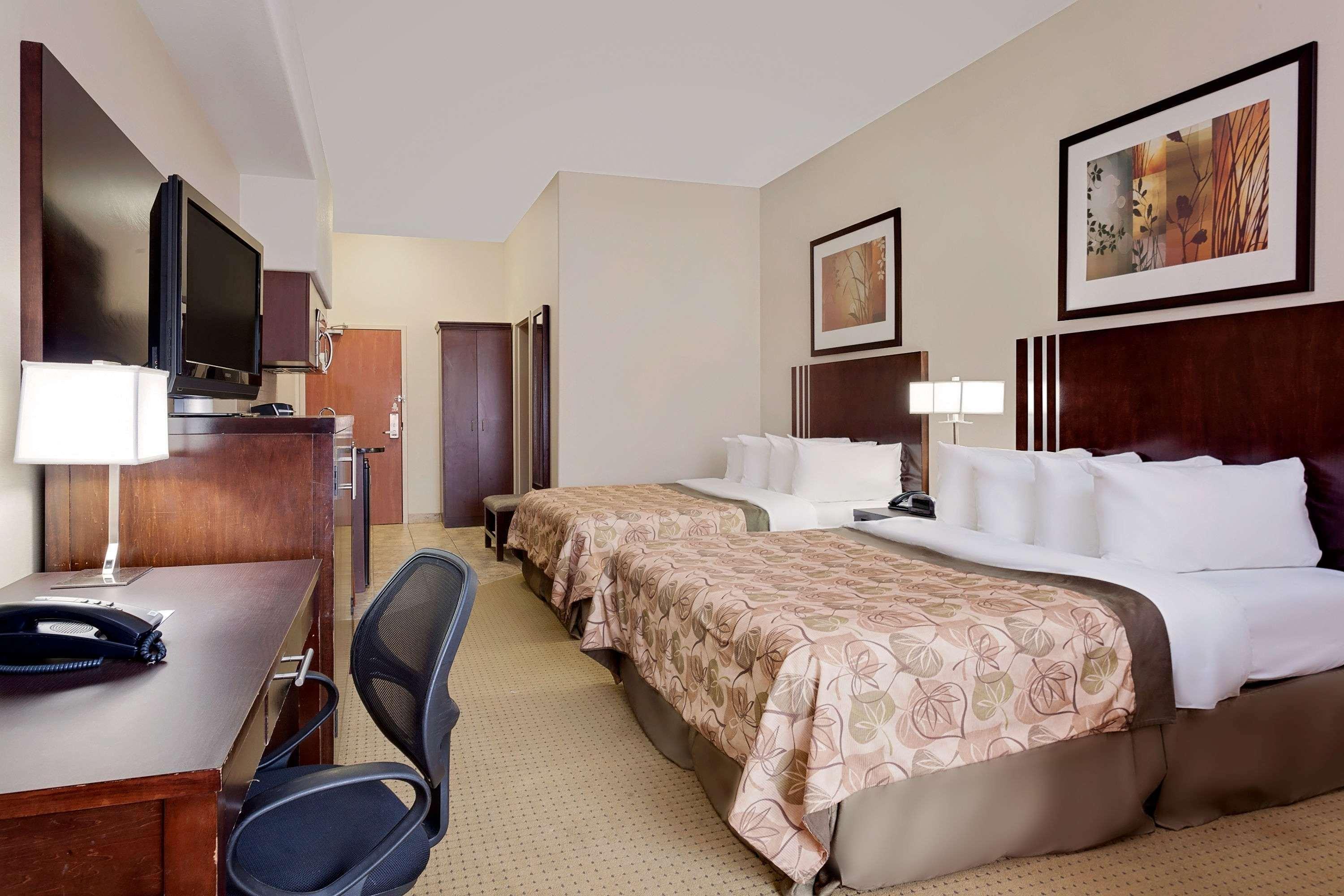 Ramada By Wyndham Lac La Biche Eksteriør billede