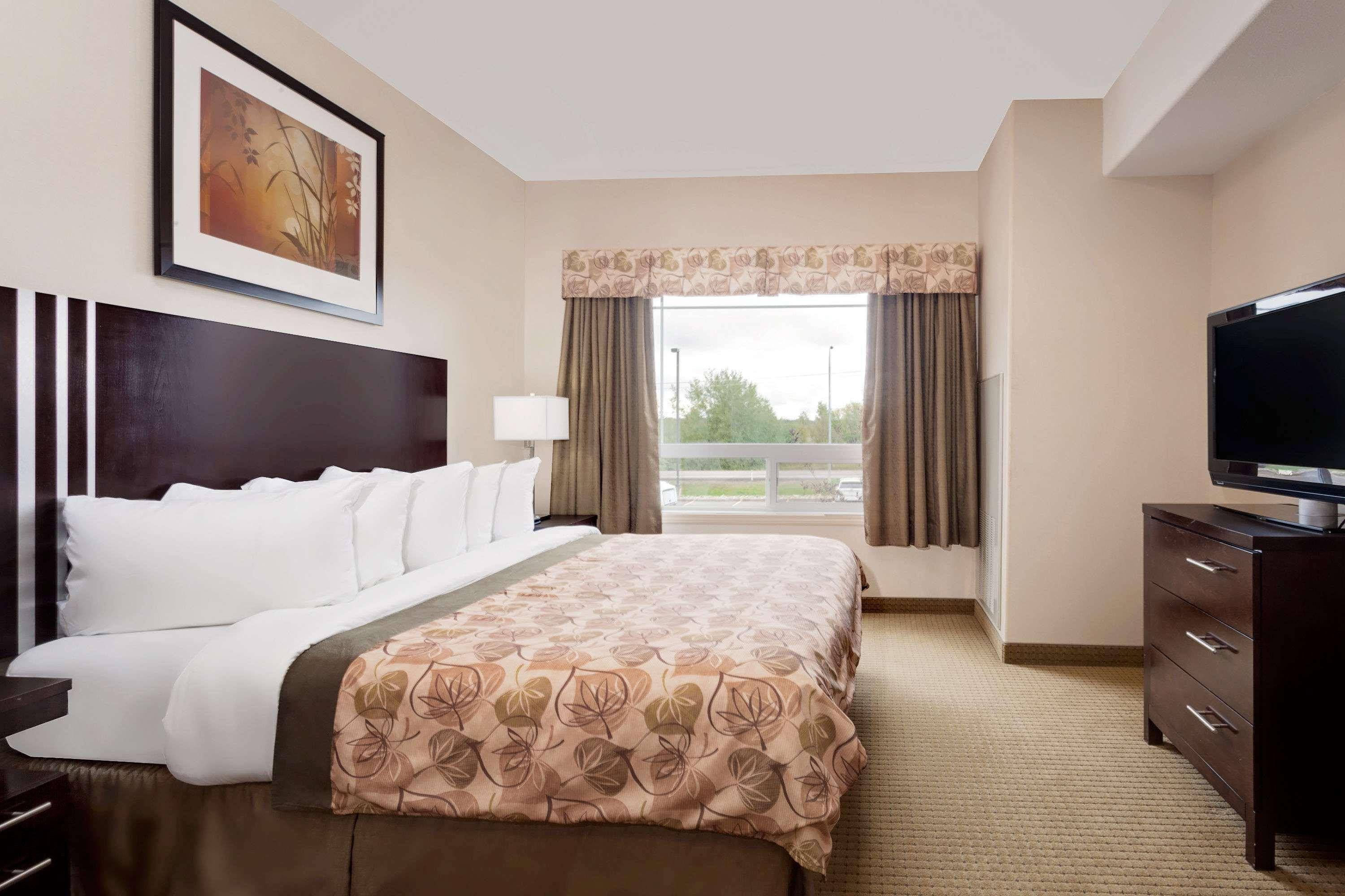 Ramada By Wyndham Lac La Biche Eksteriør billede
