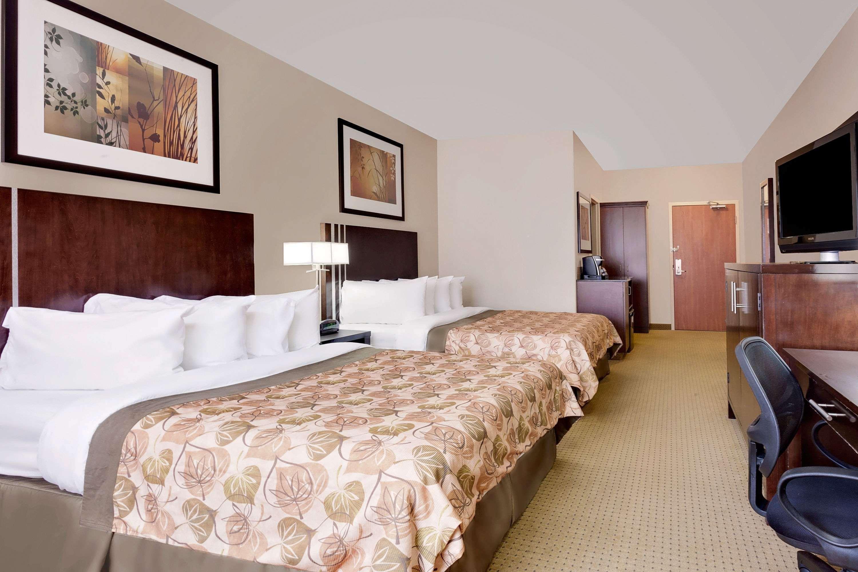Ramada By Wyndham Lac La Biche Eksteriør billede