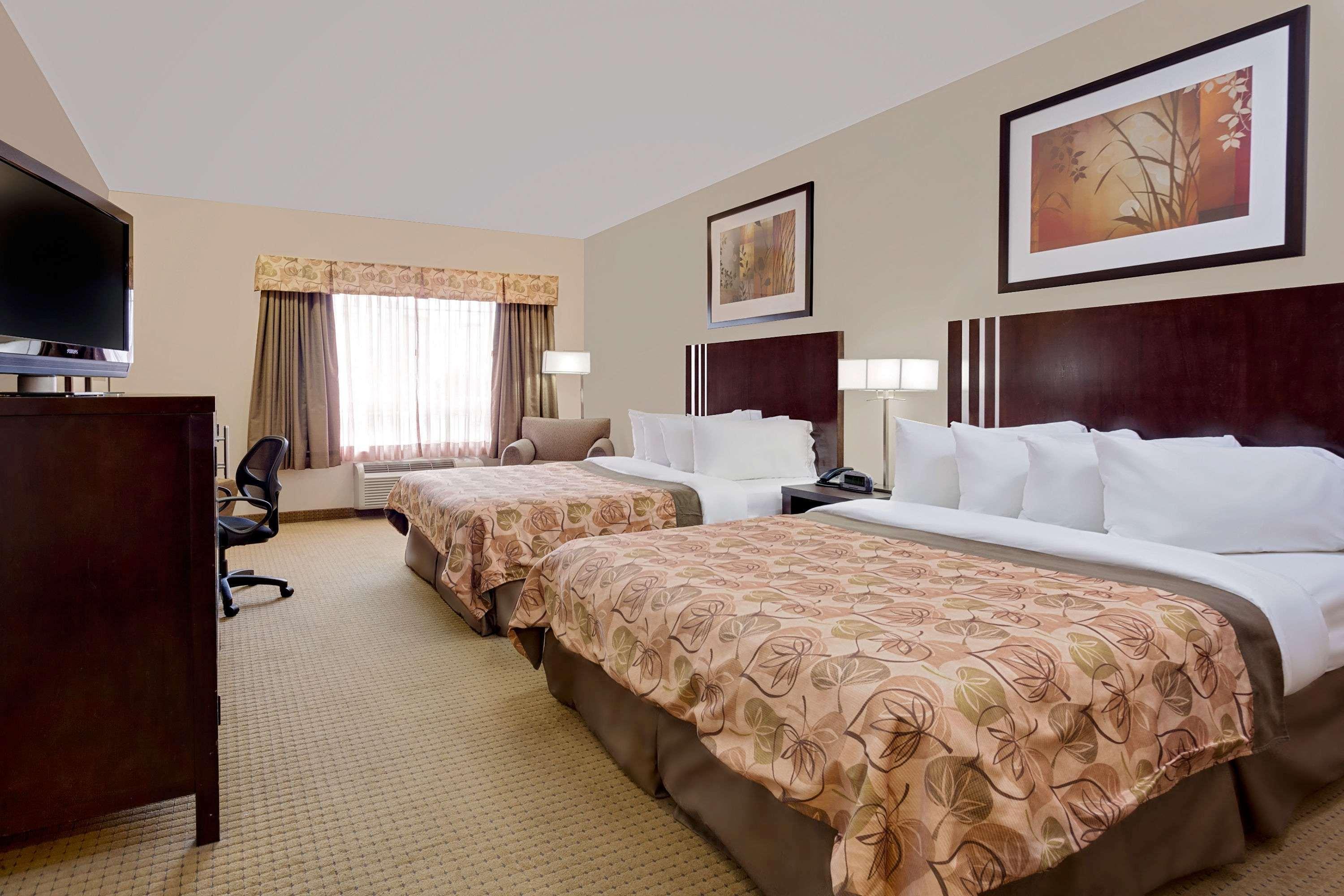 Ramada By Wyndham Lac La Biche Eksteriør billede