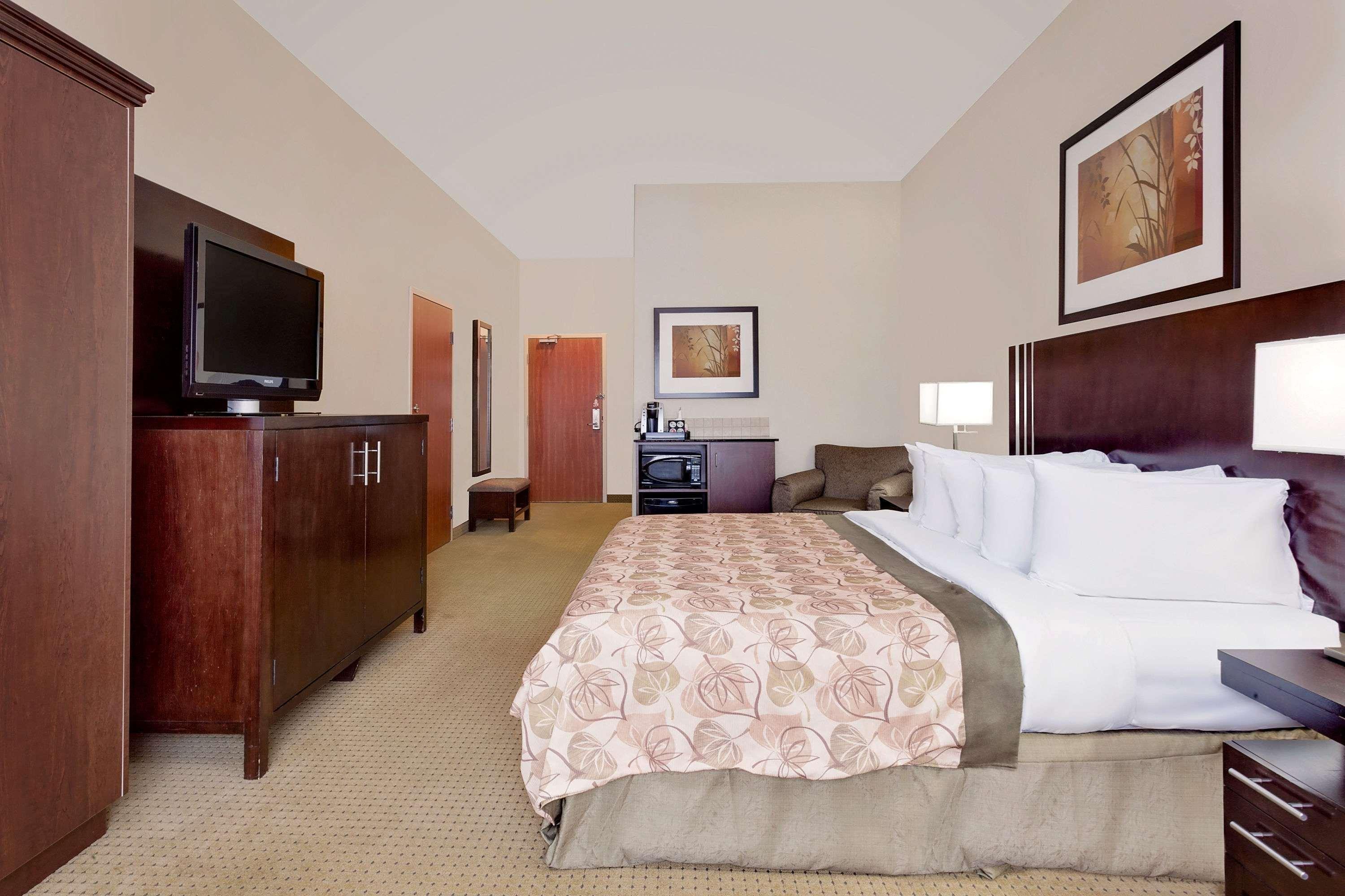 Ramada By Wyndham Lac La Biche Eksteriør billede