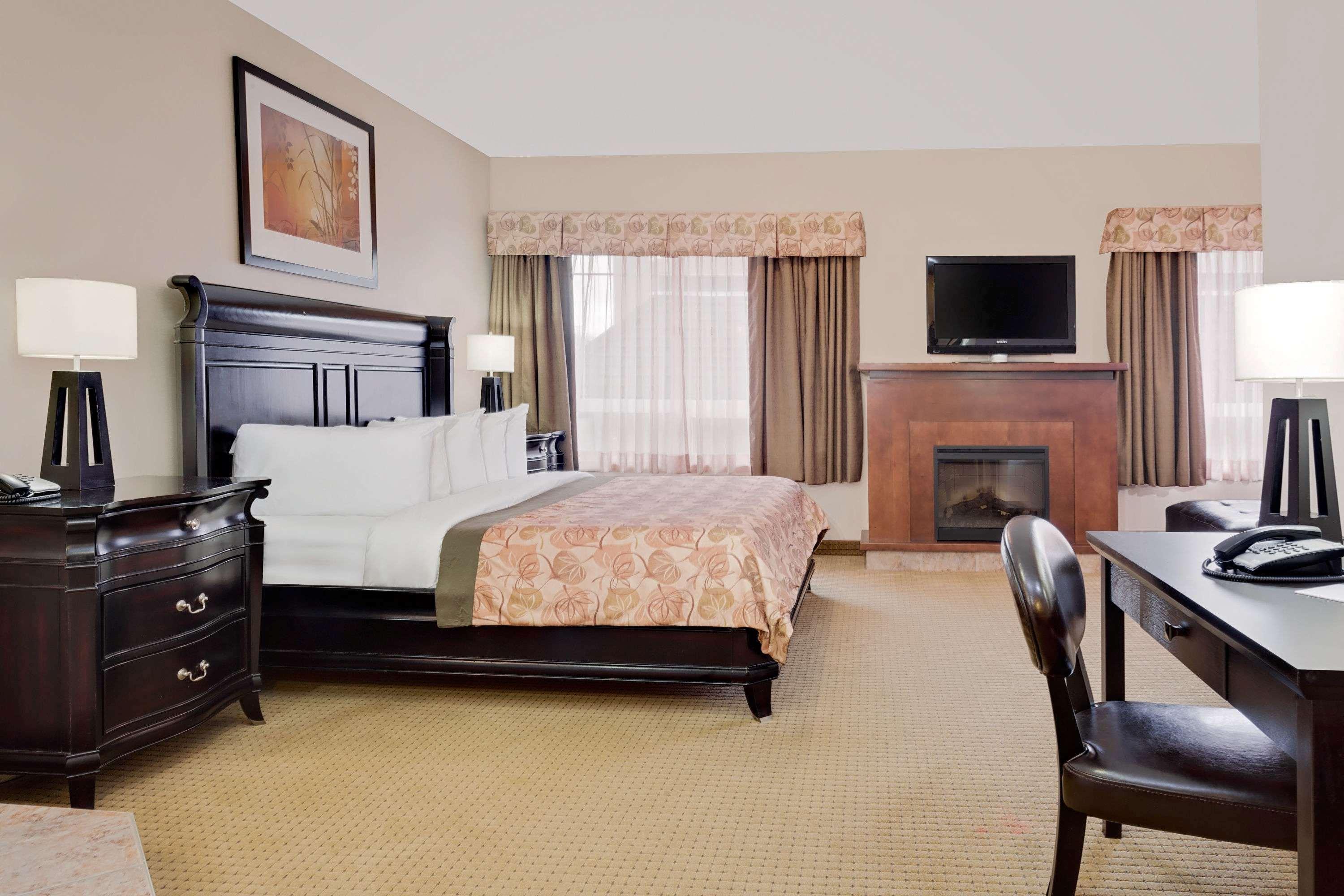 Ramada By Wyndham Lac La Biche Eksteriør billede