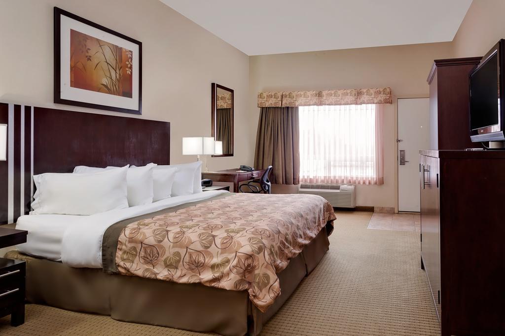 Ramada By Wyndham Lac La Biche Eksteriør billede