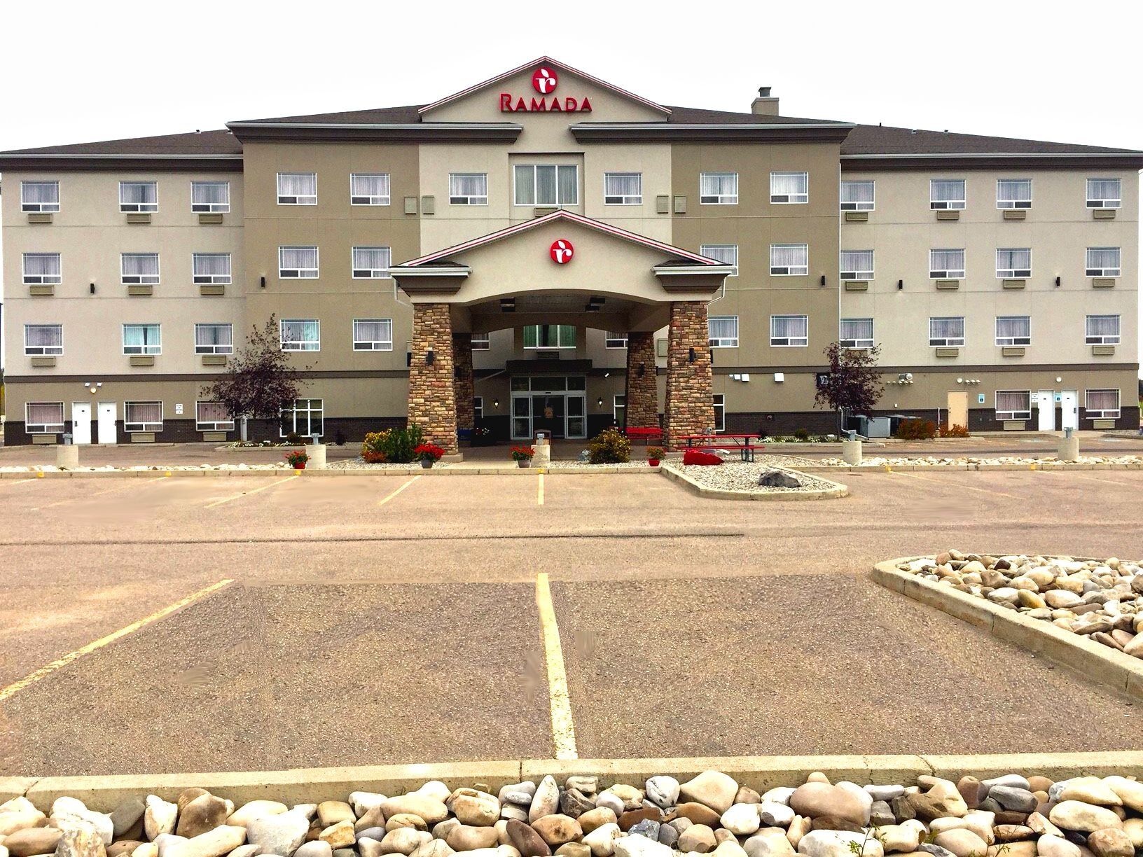 Ramada By Wyndham Lac La Biche Eksteriør billede