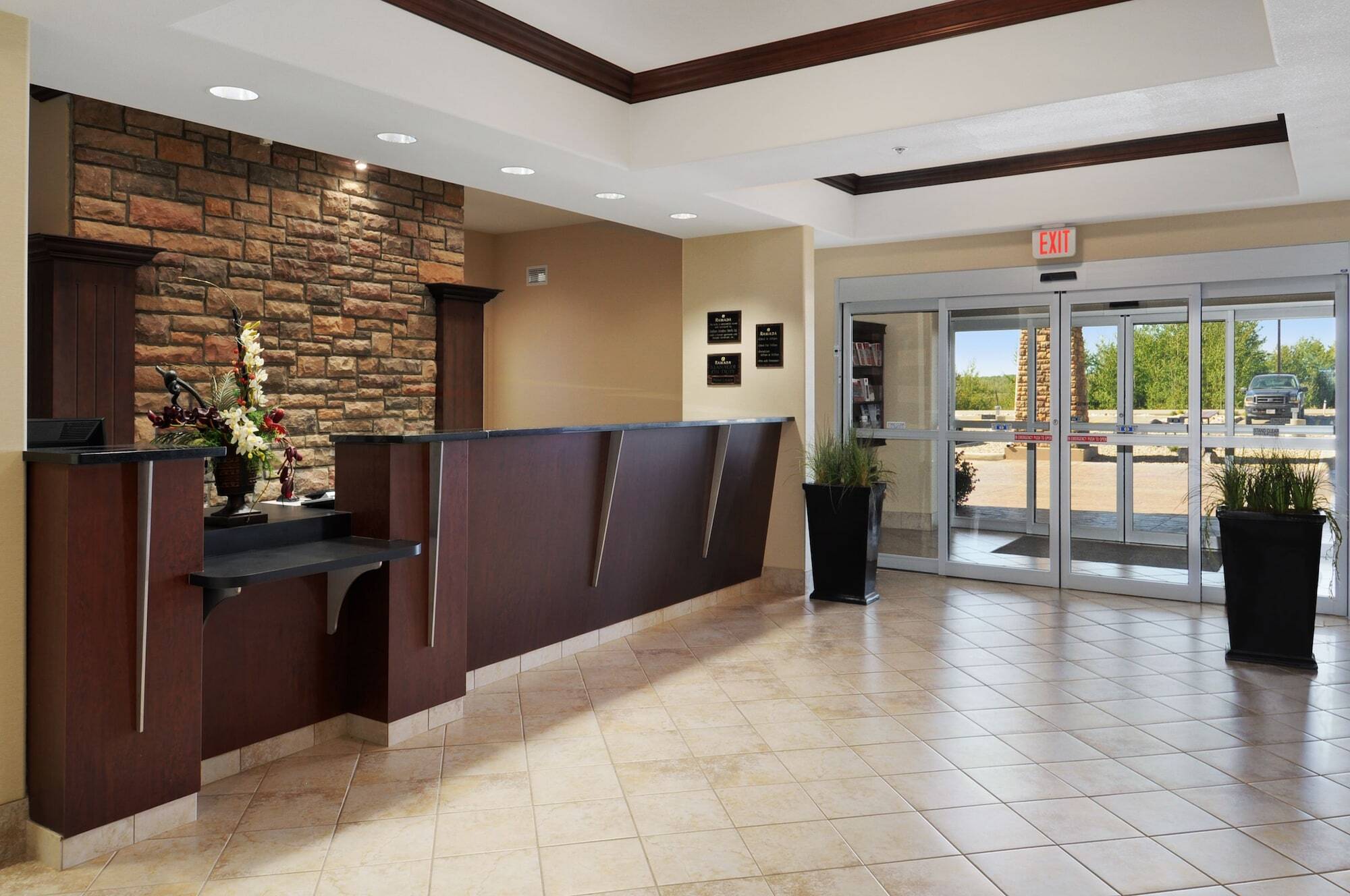 Ramada By Wyndham Lac La Biche Eksteriør billede